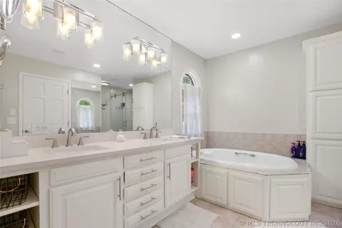 Bath - 7330 E 66th Ct, Tulsa, OK 74133 photo 2 of 6