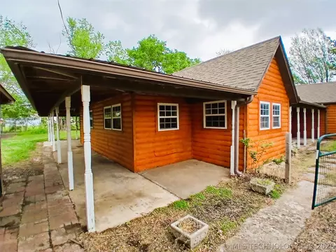 642 Mississippi St, Nowata, OK 74048