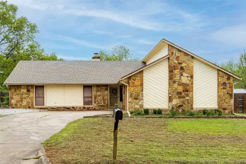 1022 N Miller Dr, Claremore, OK 74017