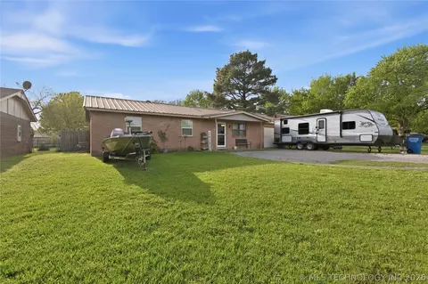 902 S Lincoln Ave, Wagoner, OK 74467