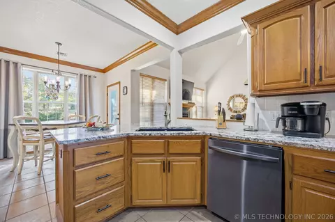 Kitchen - 2445 Avalon Dr, Eufaula, OK 74432 photo 4 of 4