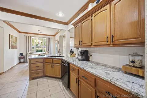 Kitchen - 2445 Avalon Dr, Eufaula, OK 74432 photo 2 of 4