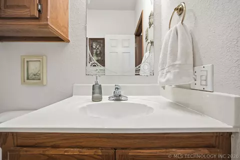 Bath - 2445 Avalon Dr, Eufaula, OK 74432 photo 7 of 7