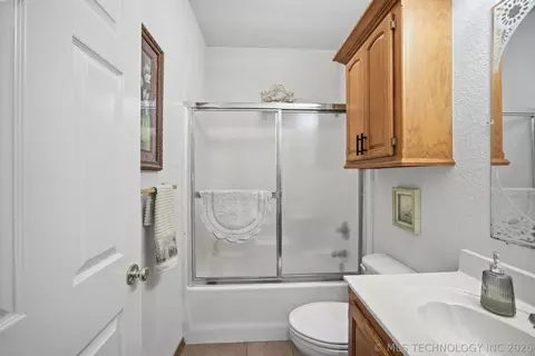 Bath - 2445 Avalon Dr, Eufaula, OK 74432 photo 6 of 7