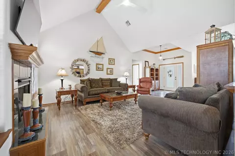Living - 2445 Avalon Dr, Eufaula, OK 74432 photo 3 of 3