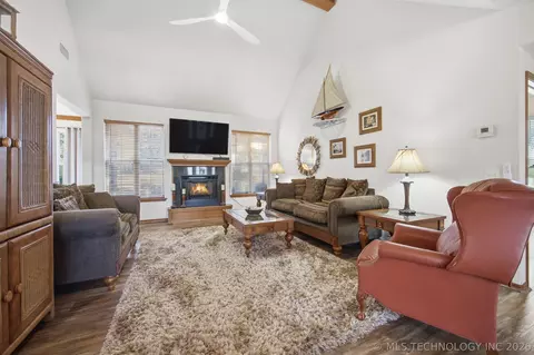Living - 2445 Avalon Dr, Eufaula, OK 74432 photo 2 of 3
