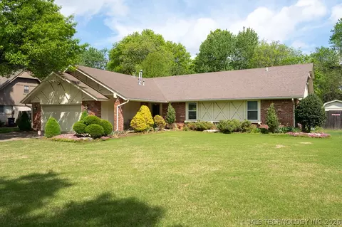 Exterior - 5911 E 100th Pl, Tulsa, OK 74137 photo 2 of 10