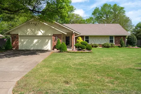 5911 E 100th Pl, Tulsa, OK 74137