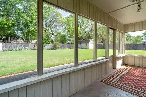 Exterior - 5911 E 100th Pl, Tulsa, OK 74137 photo 6 of 10
