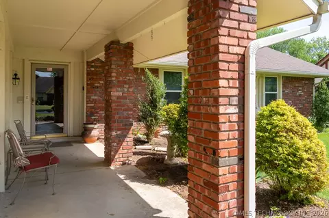 Exterior - 5911 E 100th Pl, Tulsa, OK 74137 photo 4 of 8