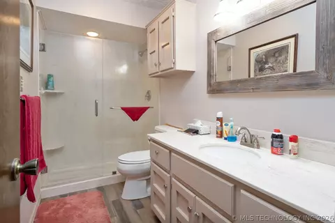 Bath - 5911 E 100th Pl, Tulsa, OK 74137 photo 1 of 2