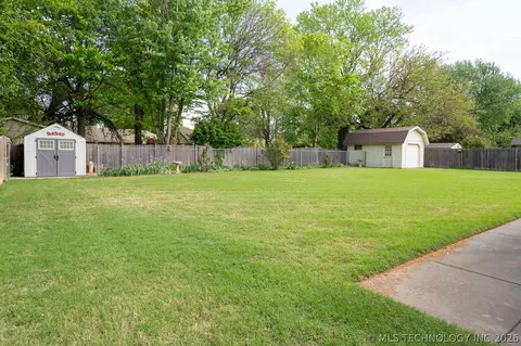Exterior - 5911 E 100th Pl, Tulsa, OK 74137 photo 8 of 10