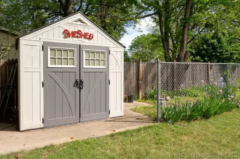 Exterior - 5911 E 100th Pl, Tulsa, OK 74137 photo 9 of 10