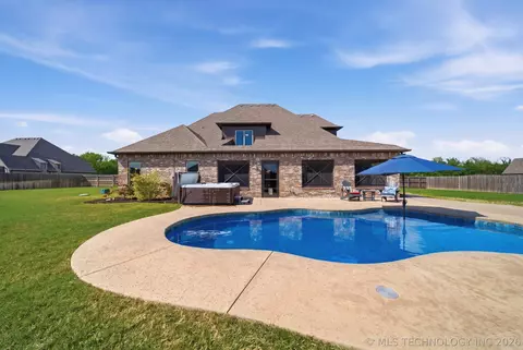 1956 E 172nd St S, Mounds, OK 74047