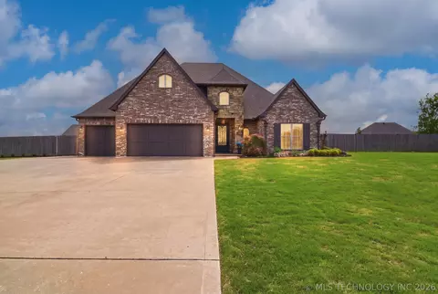 1956 E 172nd St S, Mounds, OK 74047