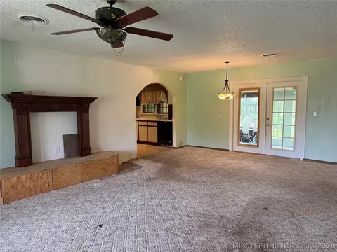 Living - 212 Belt, Eufaula, OK 74432 photo 2 of 2