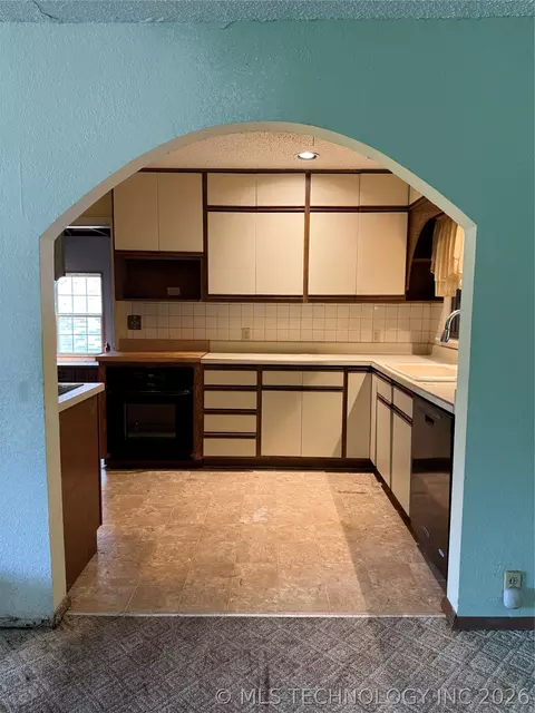 Kitchen - 212 Belt, Eufaula, OK 74432 photo 1 of 3