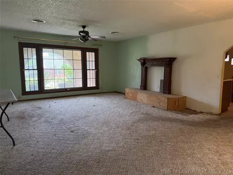 Living - 212 Belt, Eufaula, OK 74432 photo 1 of 2