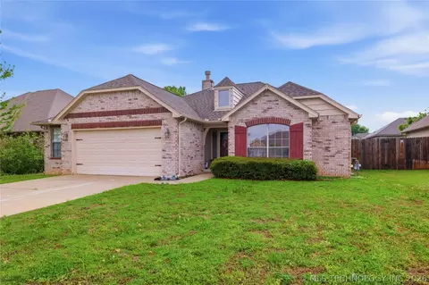 5209 S Bahama Ave, Sand Springs, OK 74063