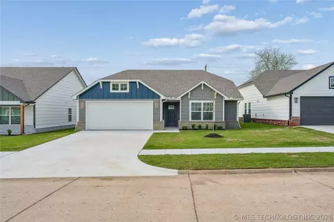 1121 E Cherry St, Cushing, OK 74023