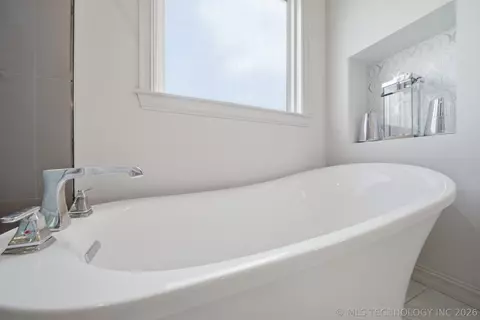 Bath - 26510 E 61st St S, Broken Arrow, OK 74014 photo 5 of 11