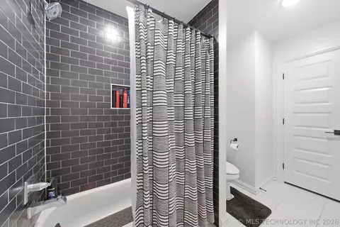 Bath - 26510 E 61st St S, Broken Arrow, OK 74014 photo 9 of 11