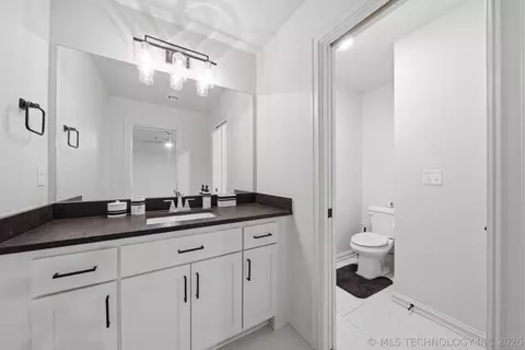Bath - 26510 E 61st St S, Broken Arrow, OK 74014 photo 10 of 11