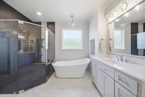 Bath - 26510 E 61st St S, Broken Arrow, OK 74014 photo 3 of 11