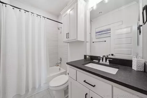 Bath - 26510 E 61st St S, Broken Arrow, OK 74014 photo 7 of 11