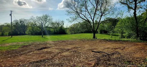 19502 Wilson Rd, Henryetta, OK 74437