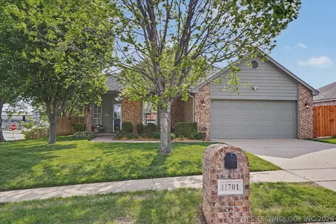 11701 S Forest Ct, Jenks, OK 74037