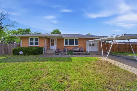 318 N 18th St, Collinsville, OK 74021