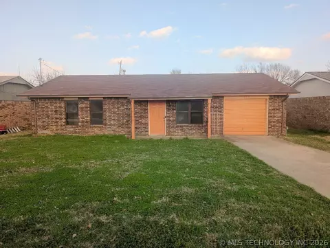 522 Highland Dr, Bartlesville, OK 74003