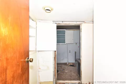 Entry Way - 5904 E 7th St, Tulsa, OK 74112 photo 2 of 2