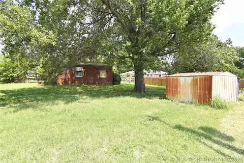Exterior - 5904 E 7th St, Tulsa, OK 74112 photo 4 of 5