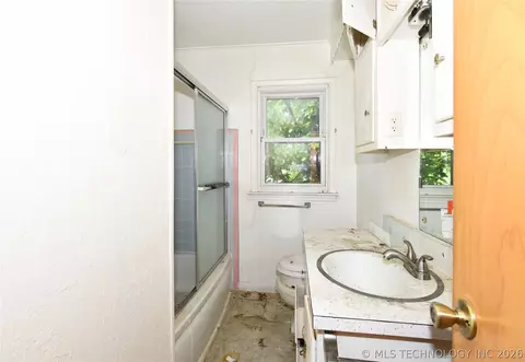 Bath - 5904 E 7th St, Tulsa, OK 74112 photo 1 of 1