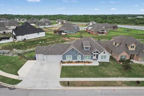 18977 E Ridgeline Rd, Catoosa, OK 74015