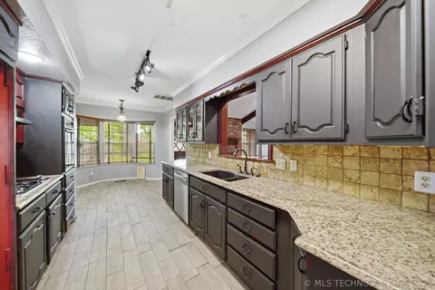 Kitchen - 2905 E 78th St, Tulsa, OK 74136 photo 2 of 6