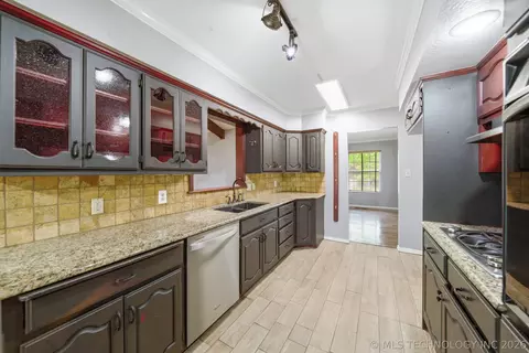Kitchen - 2905 E 78th St, Tulsa, OK 74136 photo 1 of 6