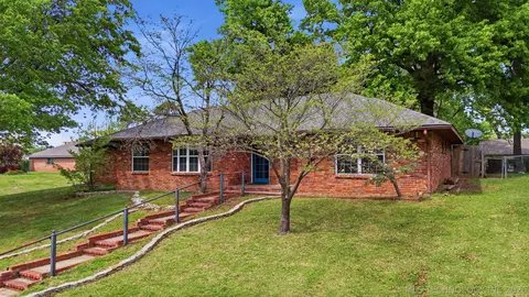 Exterior - 2905 E 78th St, Tulsa, OK 74136 photo 2 of 5