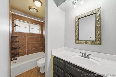 Bath - 2905 E 78th St, Tulsa, OK 74136 photo 2 of 2