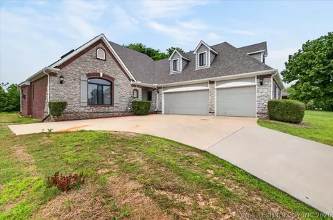 2728 W 66th Pl, Tulsa, OK 74132