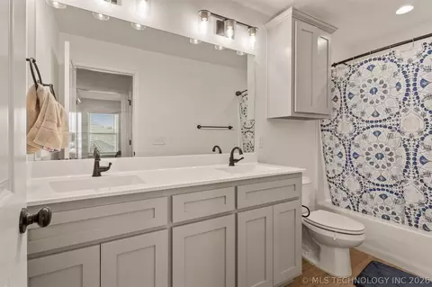 Bath - 31185 E 65th Ct S, Broken Arrow, OK 74014 photo 3 of 3