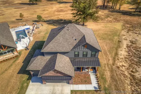 Exterior - 31185 E 65th Ct S, Broken Arrow, OK 74014 photo 10 of 14
