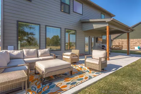 Exterior - 31185 E 65th Ct S, Broken Arrow, OK 74014 photo 4 of 14
