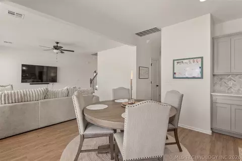 Dining - 31185 E 65th Ct S, Broken Arrow, OK 74014 photo 2 of 3