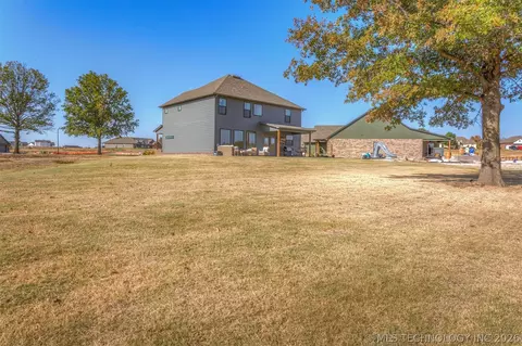 Exterior - 31185 E 65th Ct S, Broken Arrow, OK 74014 photo 6 of 14