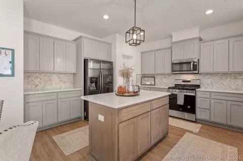 Kitchen - 31185 E 65th Ct S, Broken Arrow, OK 74014 photo 1 of 6