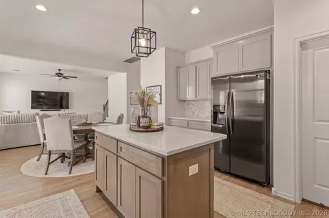 Kitchen - 31185 E 65th Ct S, Broken Arrow, OK 74014 photo 6 of 6