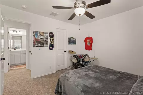 Bedroom - 31185 E 65th Ct S, Broken Arrow, OK 74014 photo 5 of 9